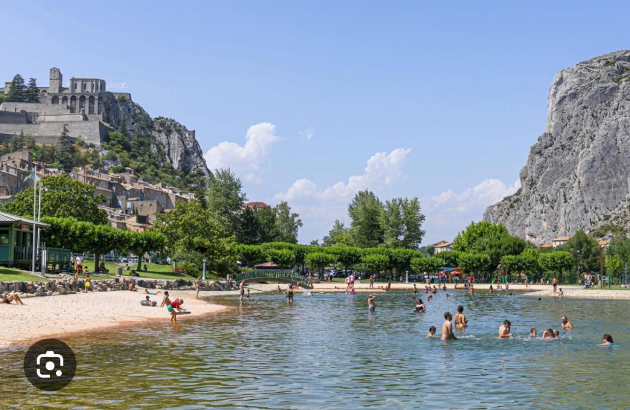 Tour De Babel Apartment Sisteron Bagian luar foto